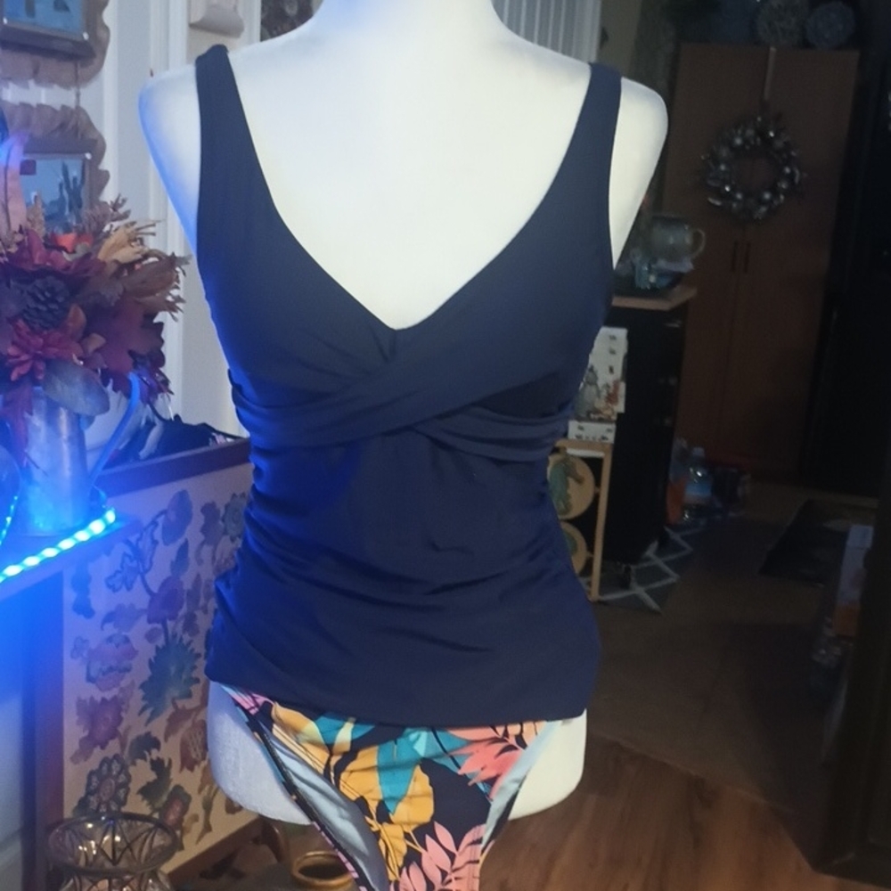 A New Cupshe Woman Mid With Twisted Shirred Front Ruched Tankini Set Size S